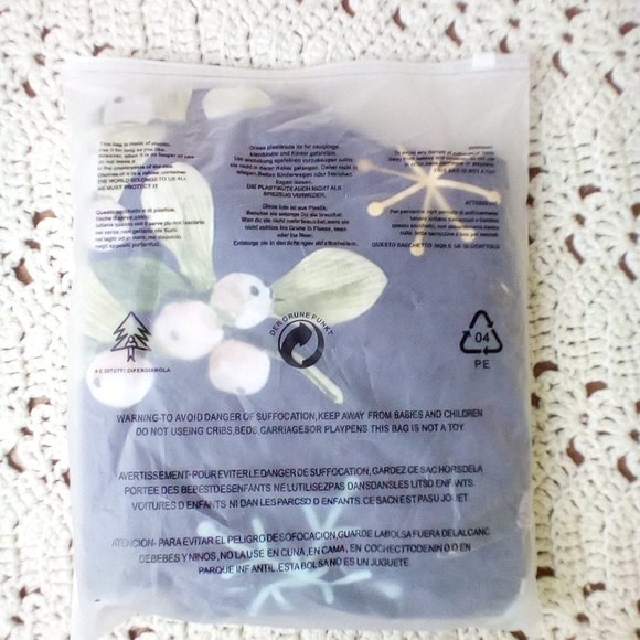 womens christmas mistletoe and nut cracker print pajama set - Picture 7 of 8